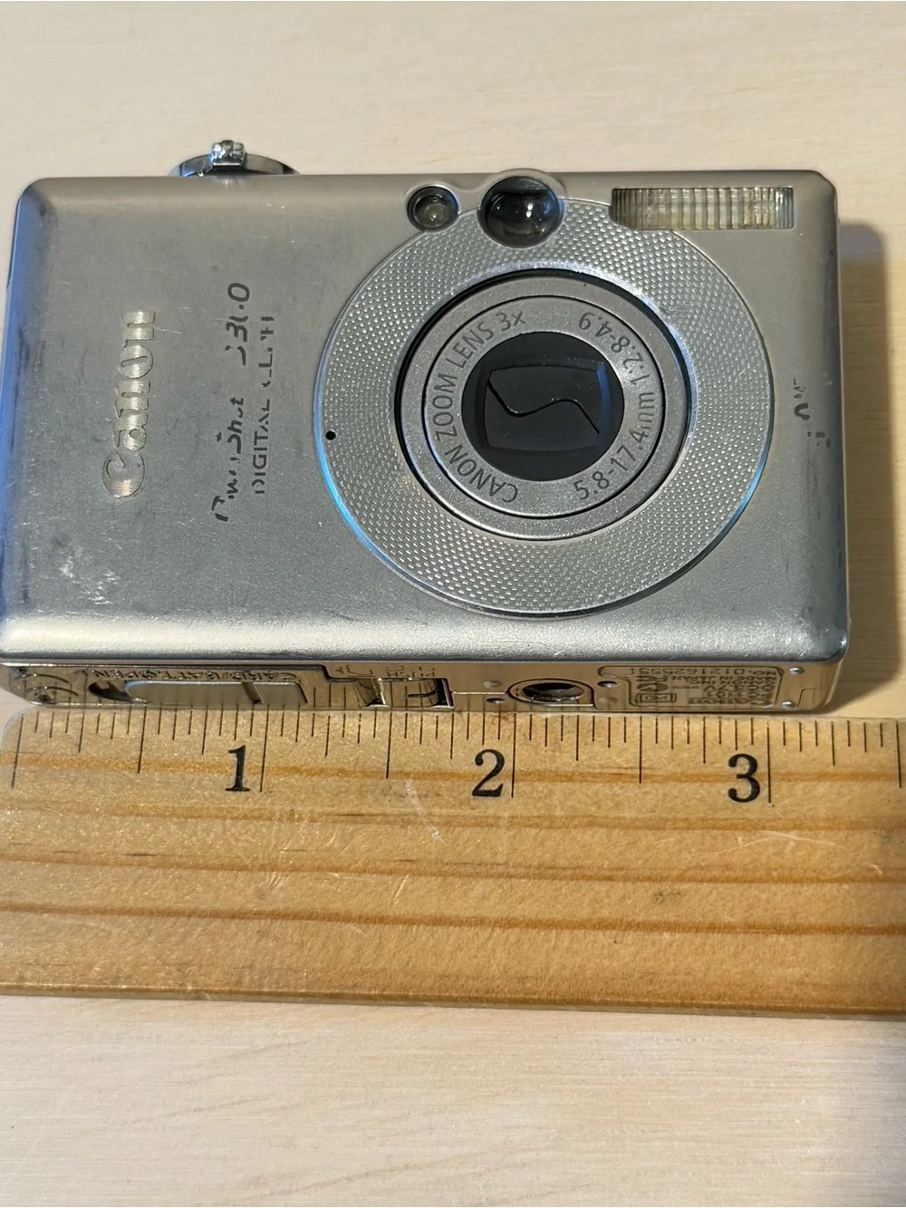 Canon PowerShot SD300 Digital Elph 4MP Camera Tested Good w/Charg-Bat-Card Read!